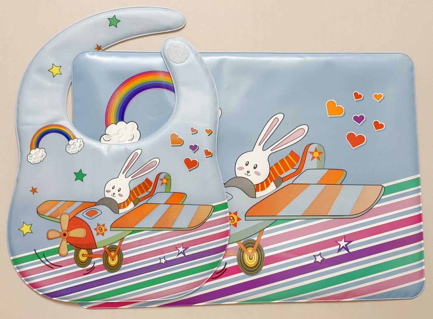 Арт 1306 Набор (нагрудник с карманом на липучке 34,5*25 см и клеенка для столовых приборов 41*30 см)