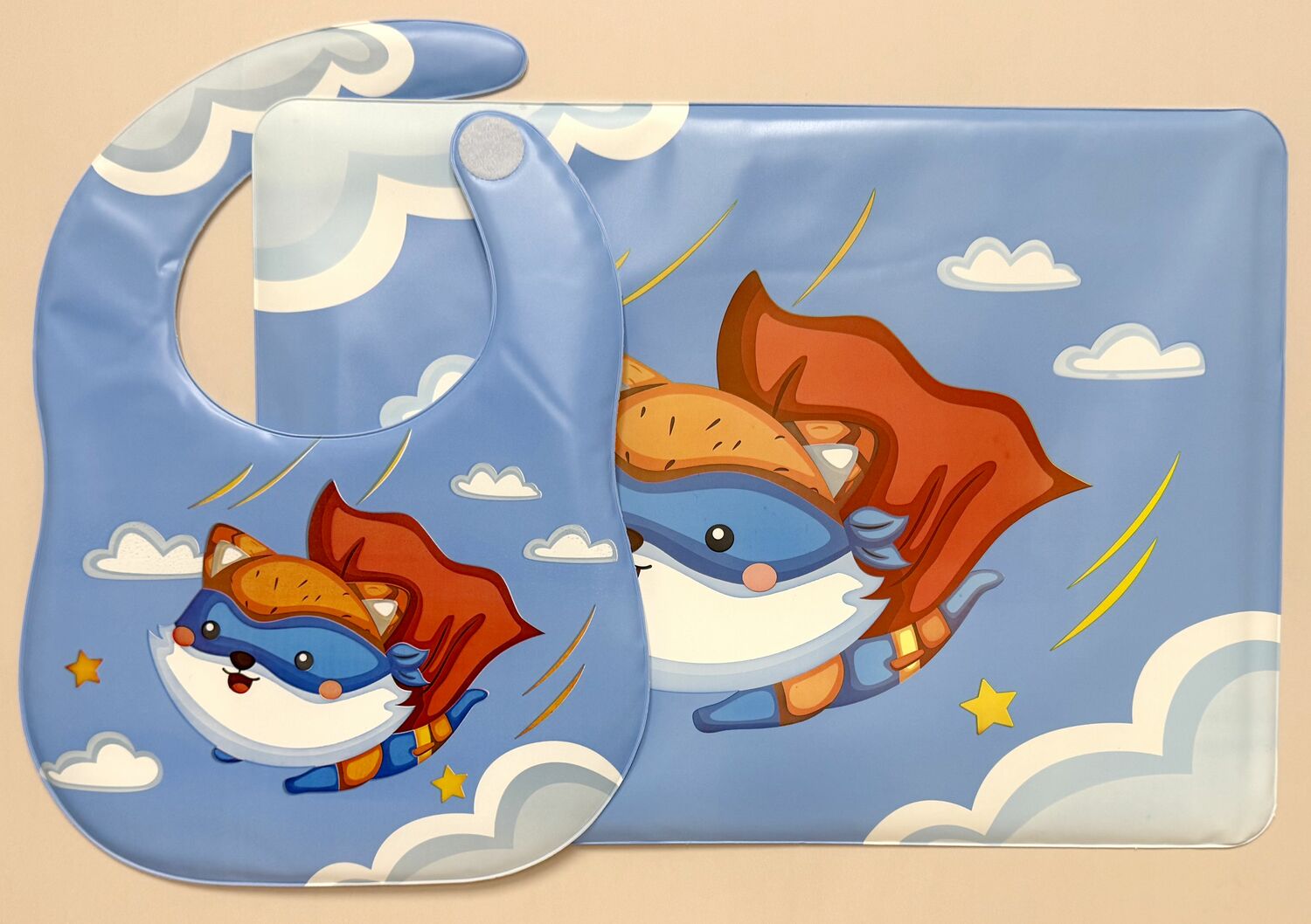 Арт 1306 Набор (нагрудник с карманом на липучке 34,5*25 см и клеенка для столовых приборов 41*30 см)