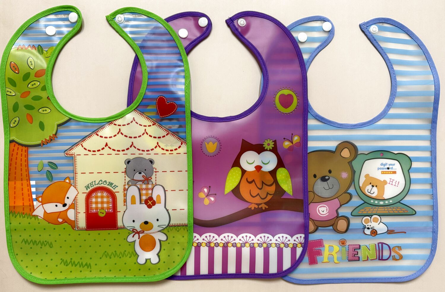 Арт 1307 Нагрудник на кнопке с карманом ПВХ 34*23 см