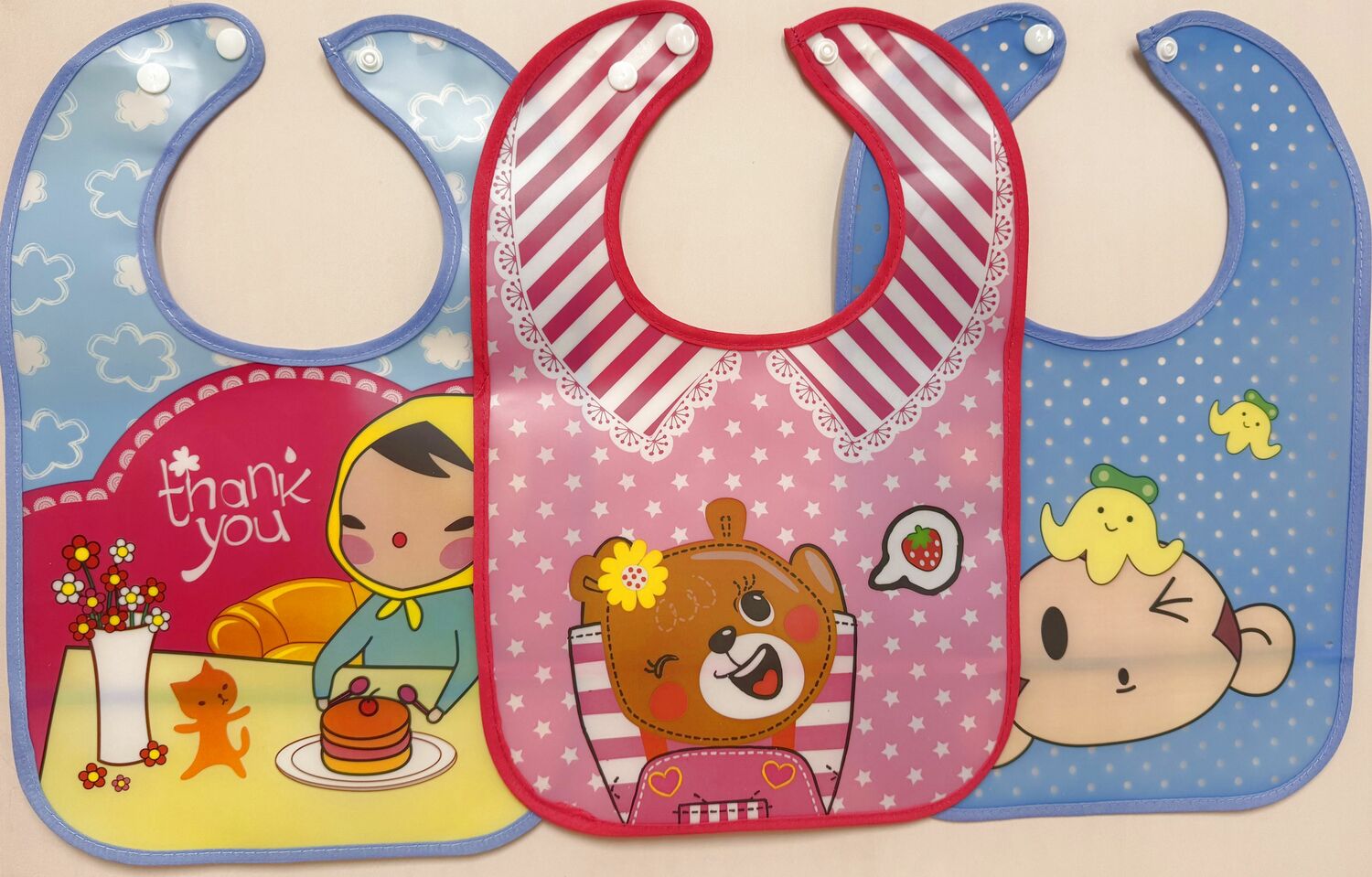 Арт 1307 Нагрудник на кнопке с карманом ПВХ 34*23 см