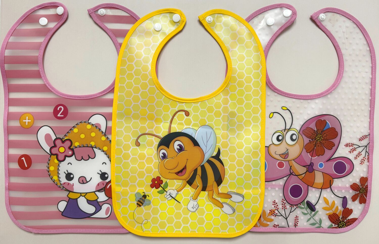 Арт 1307 Нагрудник на кнопке с карманом ПВХ 34*23 см